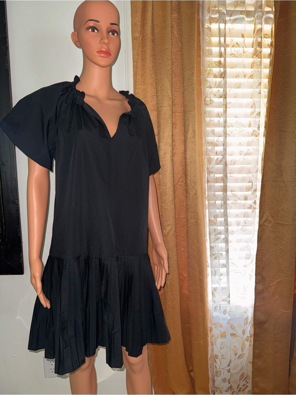 Robbie Bee Black Short-Sleeve Tie-Detail Drop-Waist Dress